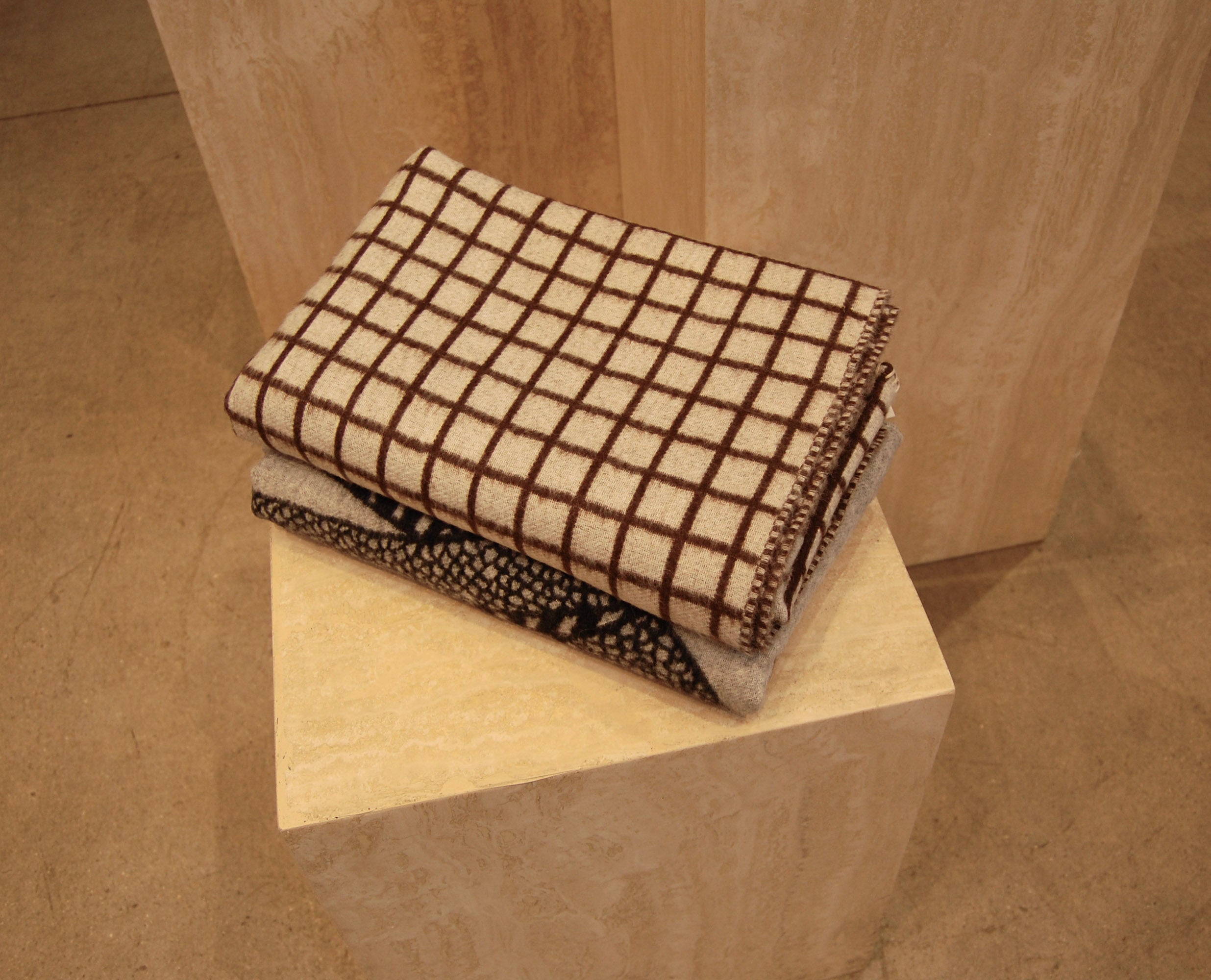 Floyd Zero Dye Blanket, Ivory/Coffee Microgrid